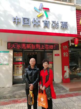 屈主任慰问赣州门店1