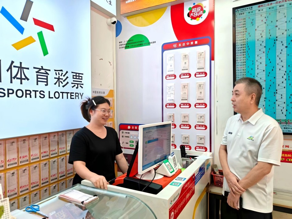 何主任检查.jpg